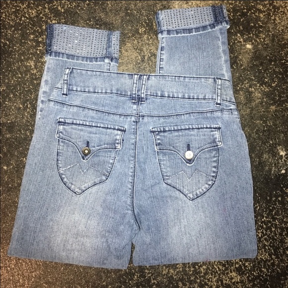 Awesome Cuffed Capris - Picture 4 of 6